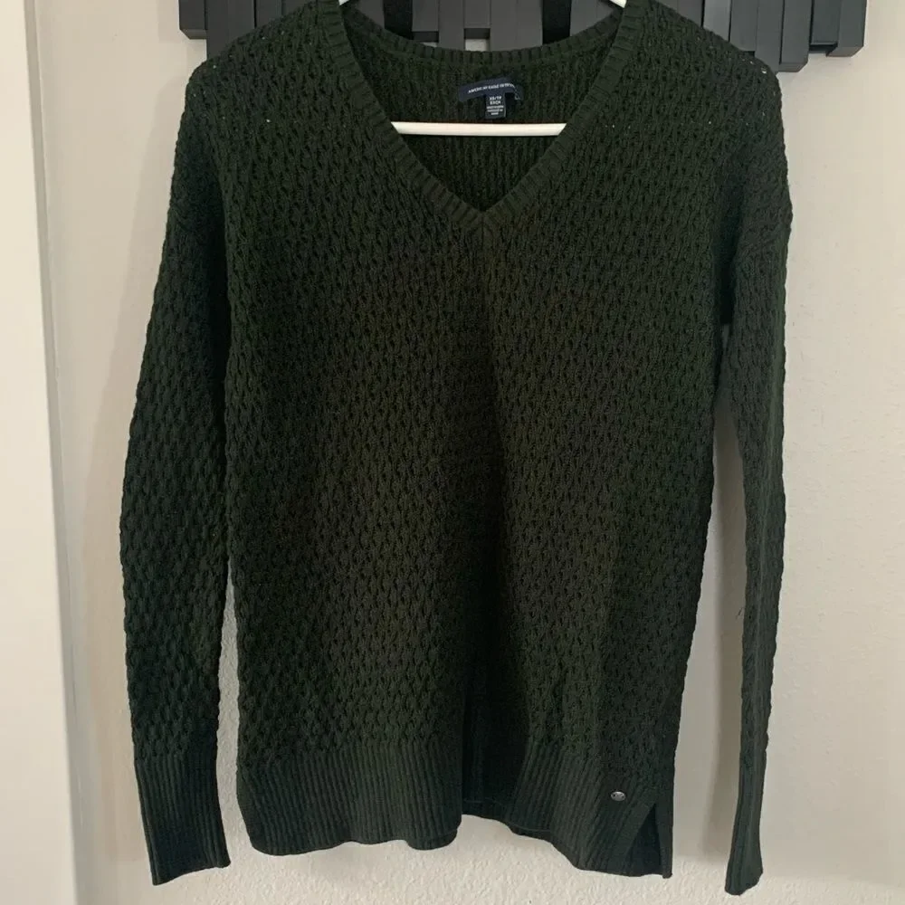AEO v neck long sleeve knit sweater sz small